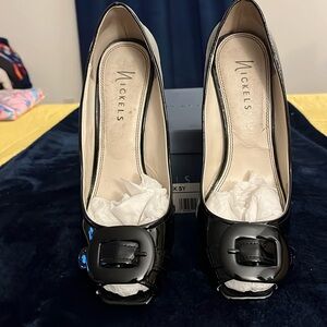 ⬇️⬇️Nickels pump heels Black